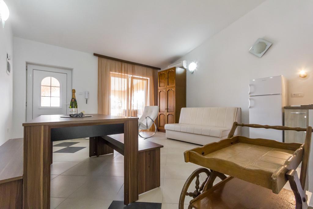 Apartments Gloria Ližnjan 外观 照片