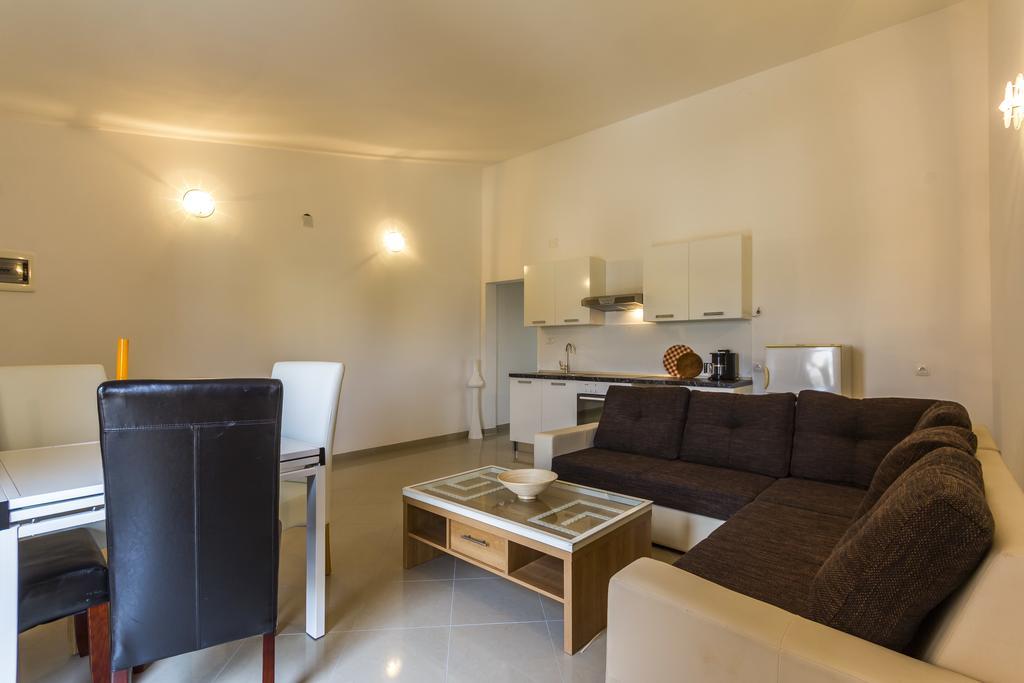 Apartments Gloria Ližnjan 外观 照片