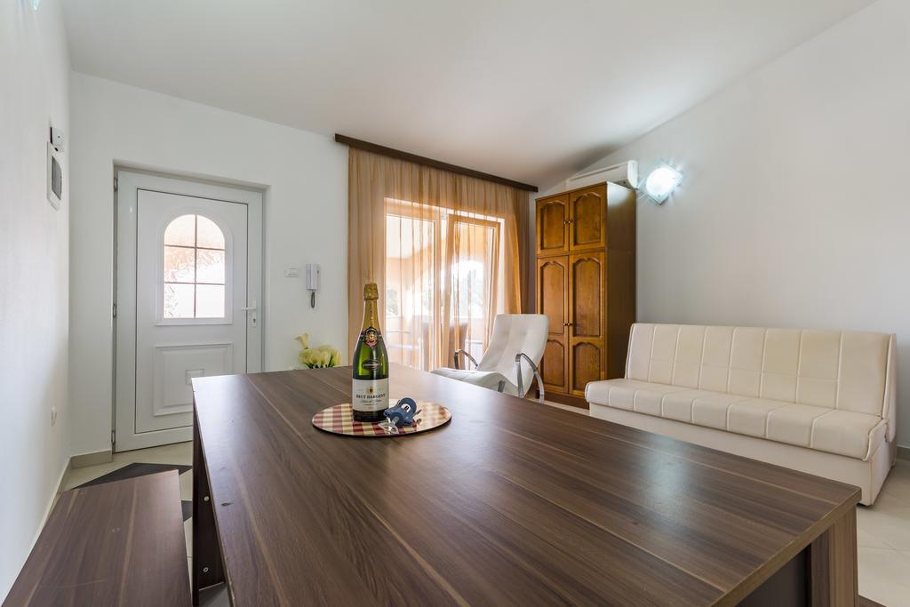 Apartments Gloria Ližnjan 外观 照片